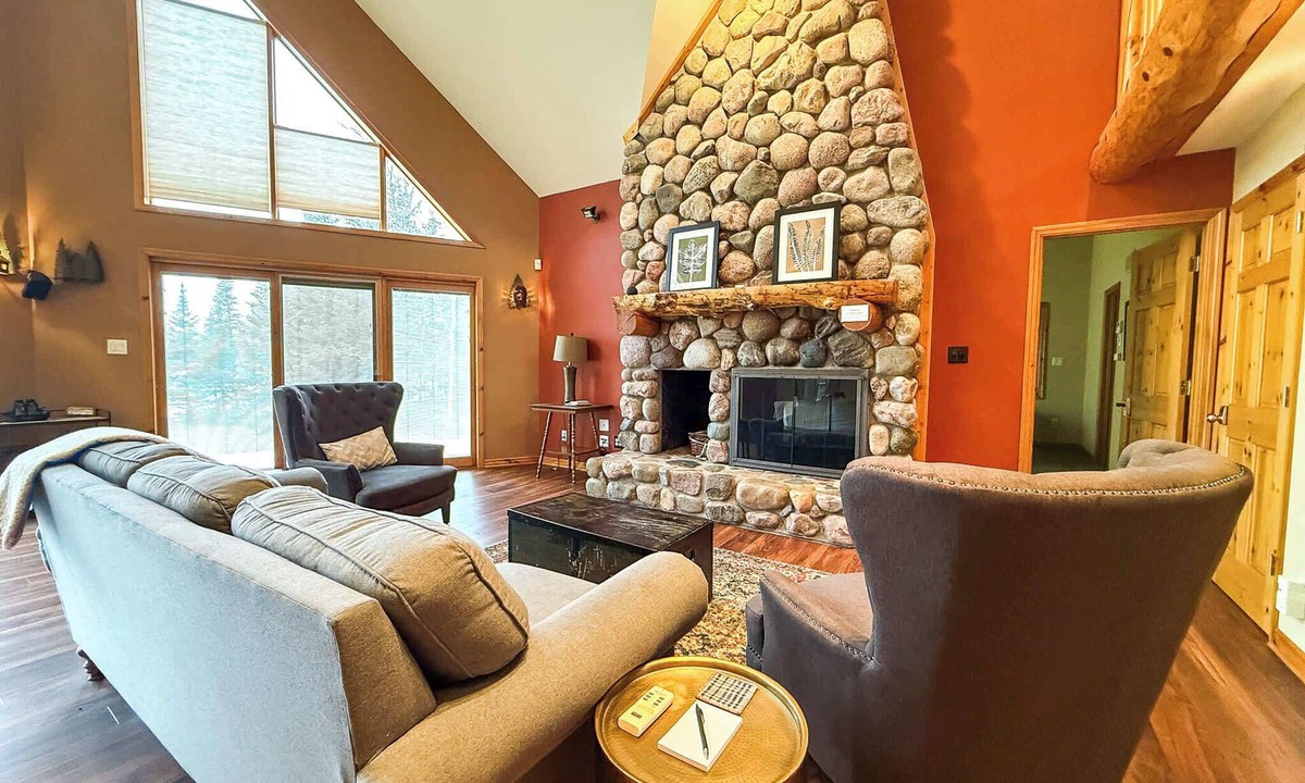 Wakefield House | Lakeside Oasis on Chaney Lake *In-Floor Heating*