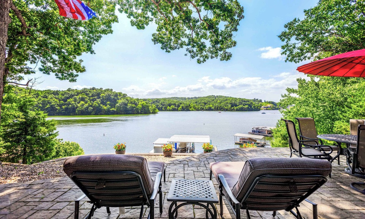 Linn Creek House | Lakeside Oasis – Room for 12!