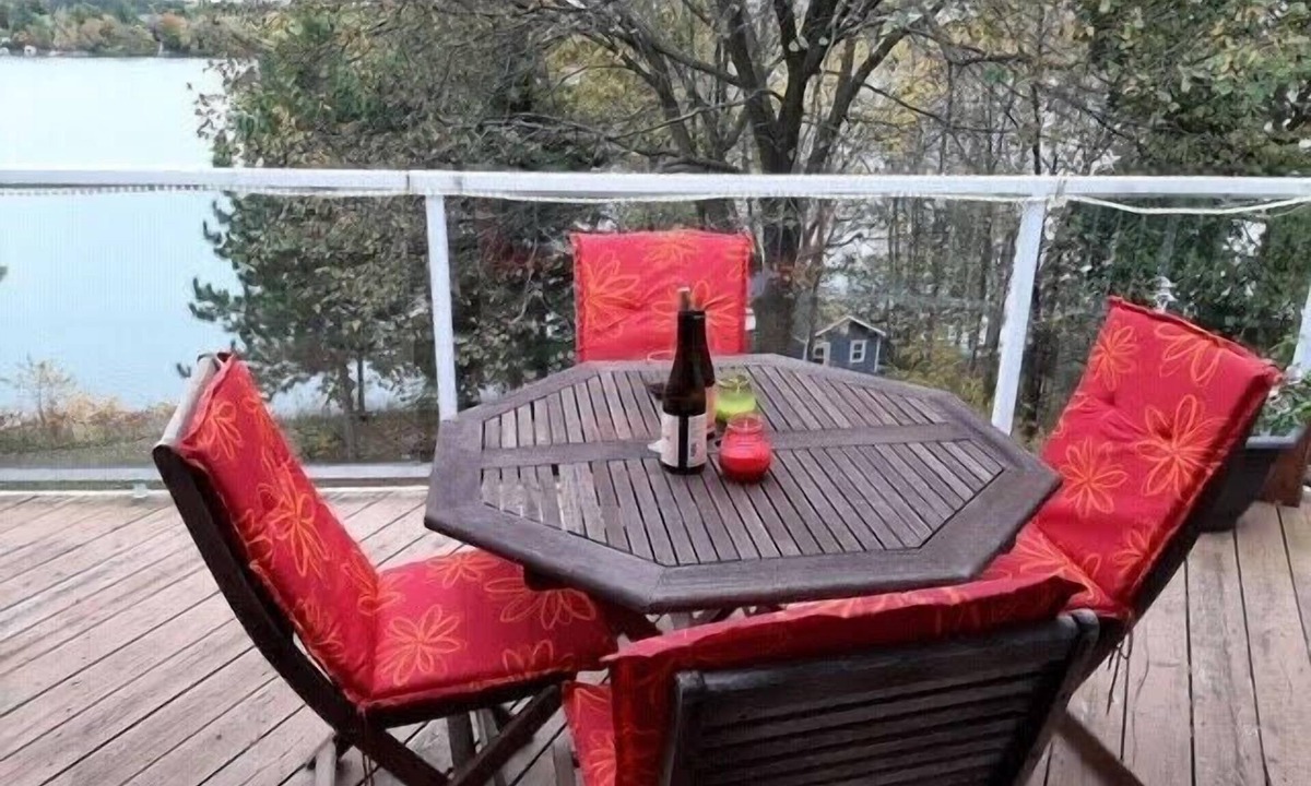 Greater Napanee House | Lakeside Paradise on Hay Bay