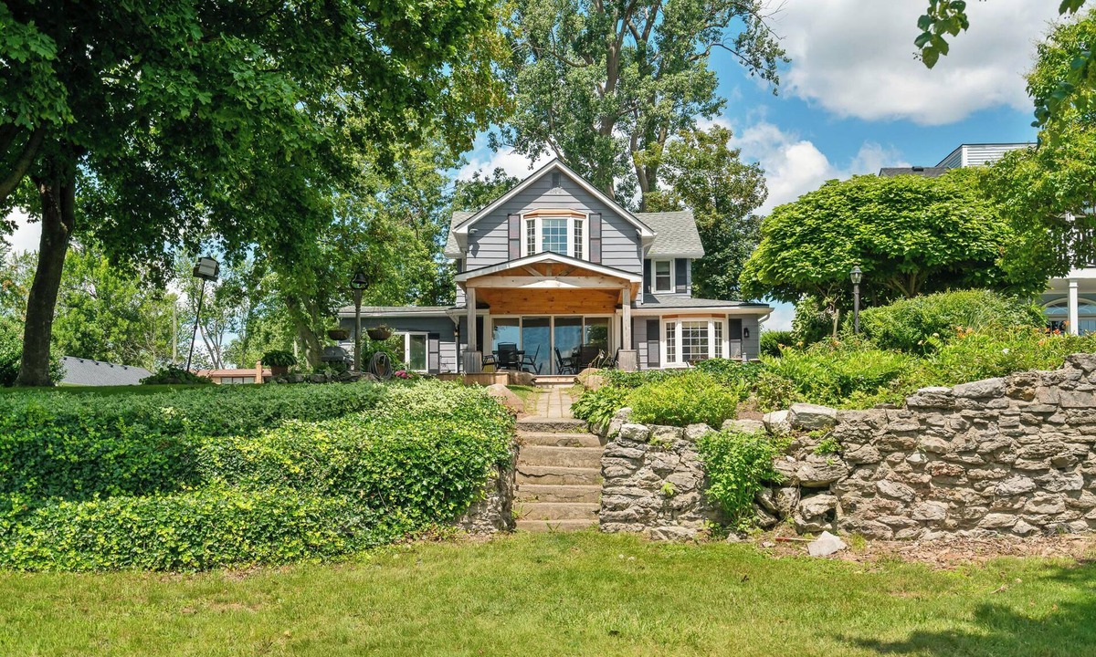 Waverly Beach House | Lakeside Paradise