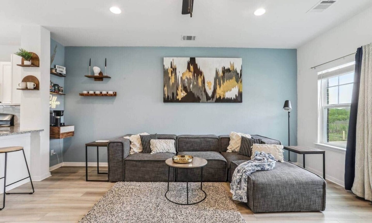 Pflugerville House | Lakeside Paradise - Pflugerville