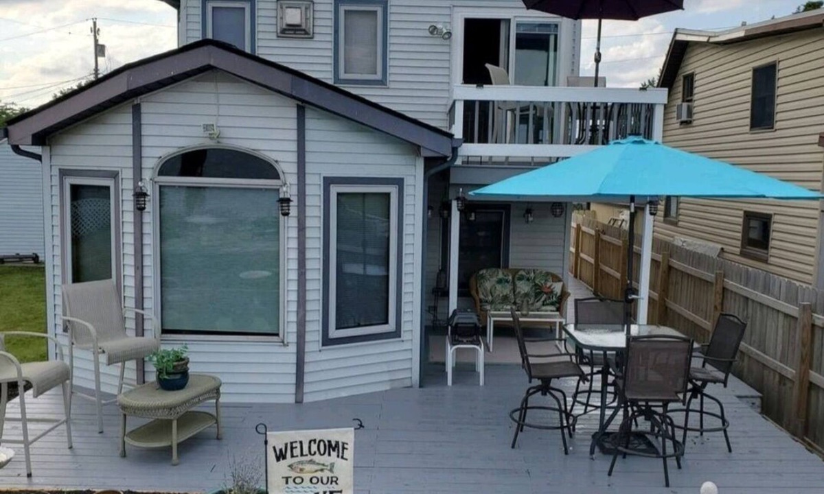 Toledo House | Lakeside Paradise with Priceless Views
