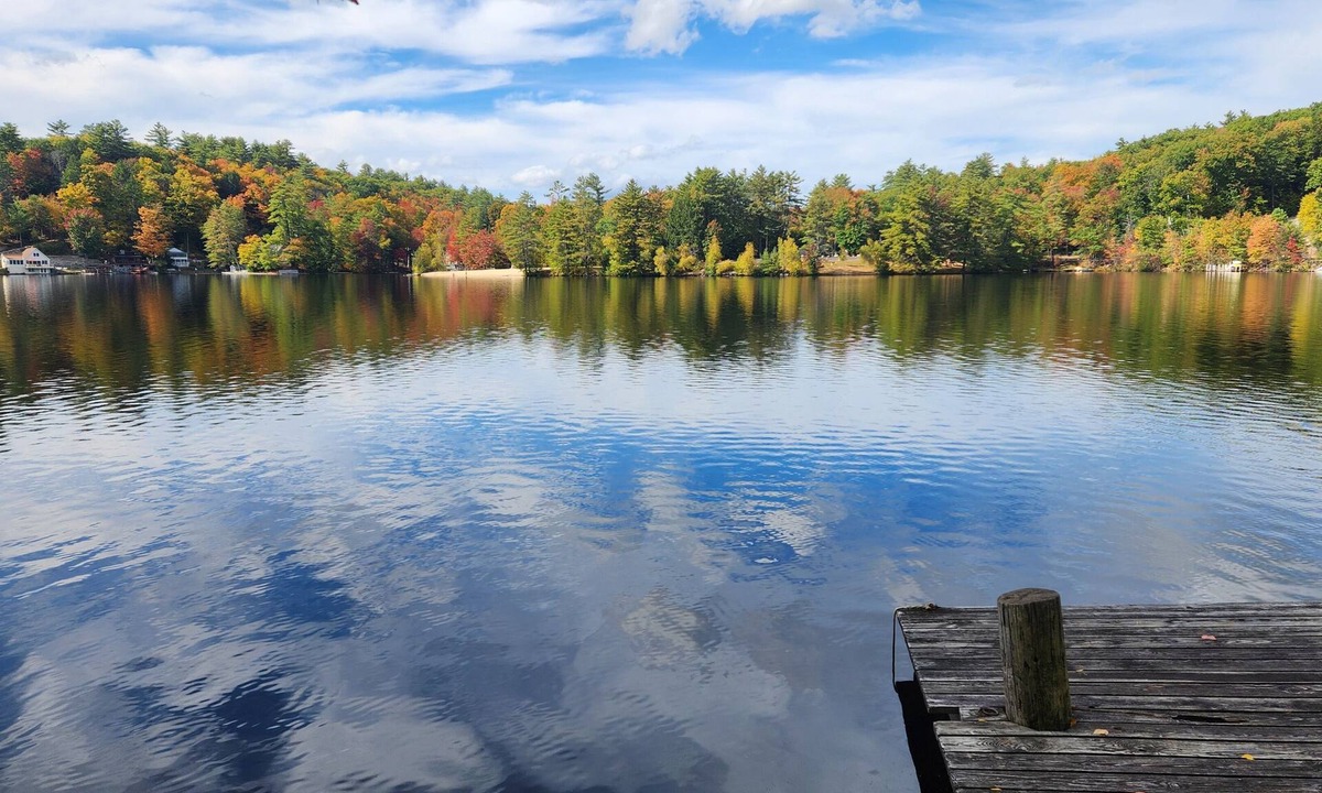 Weare House | Lakeside Paradise with Private Dock.
