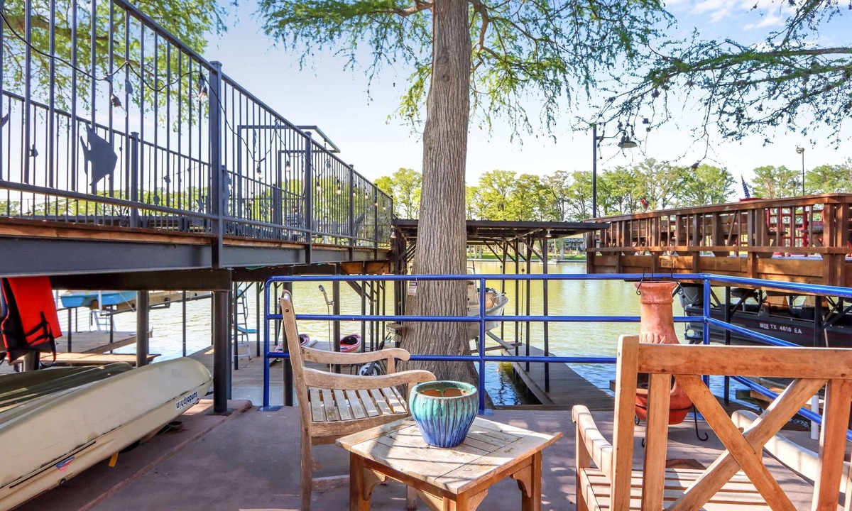 New Braunfels House | Lakeside Playground – 2 Homes for 14 w/Pool Tables, Fire Pits, & More