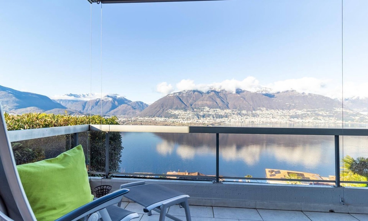 Vairano Apartment | Lakeside Pool Paradise