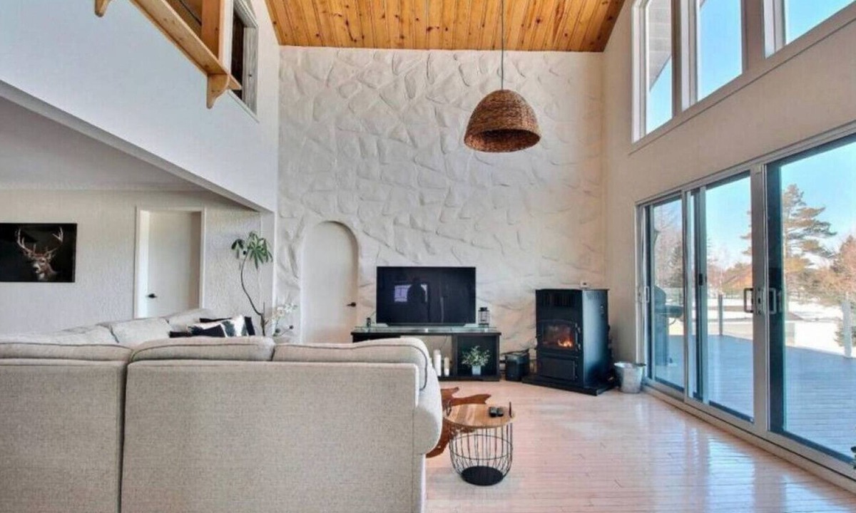 Shawinigan House | Lakeside & Private Beach