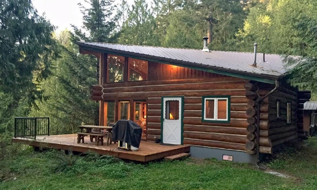 Maple Falls House | Lakeside Real Log Cabin with Private Dock, Pets OK