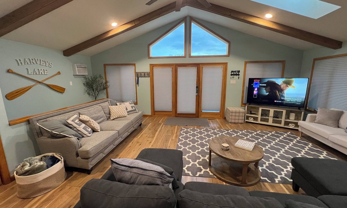 Harveys Lake House | Lakeside Retreat at the Boat launch!