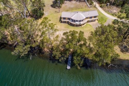 Yatte Yattah House | Lakeside Retreat