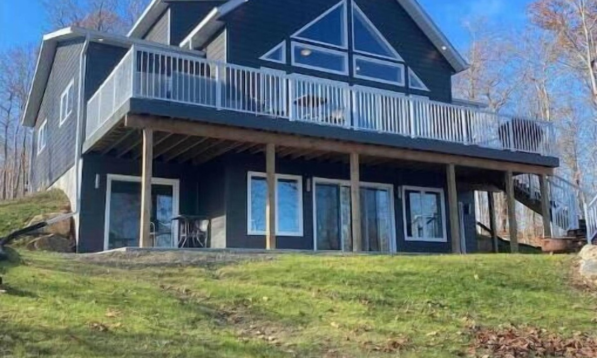Cloyne Cottage | Lakeside Retreat