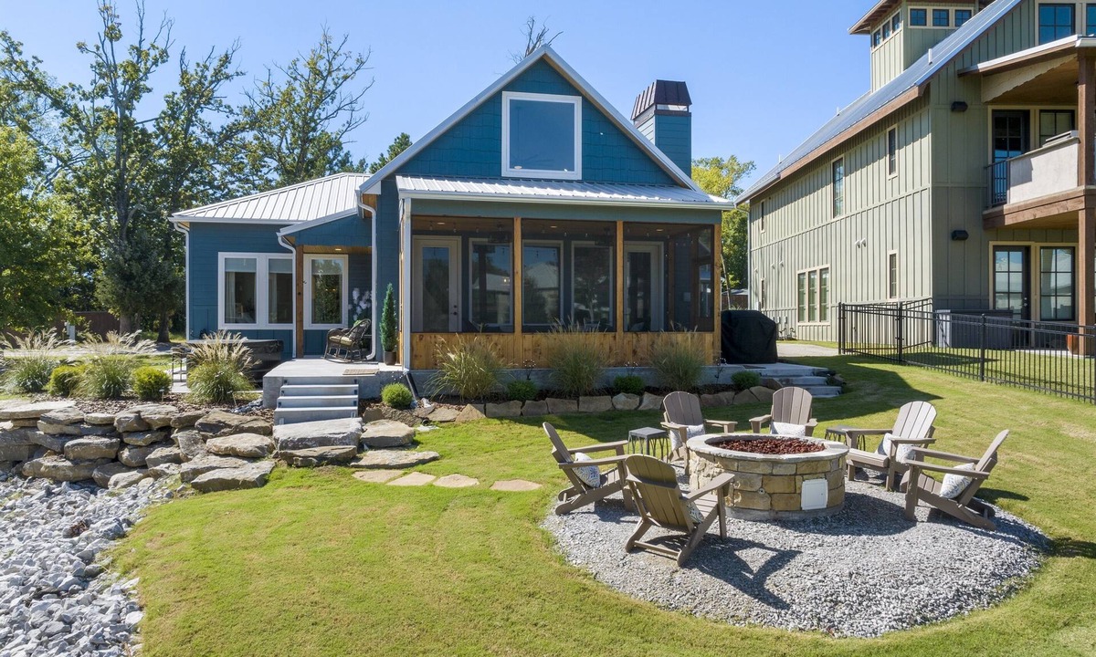 Vinita House | Lakeside Retreat, hot tub & Com Pool, Boat Slip Available