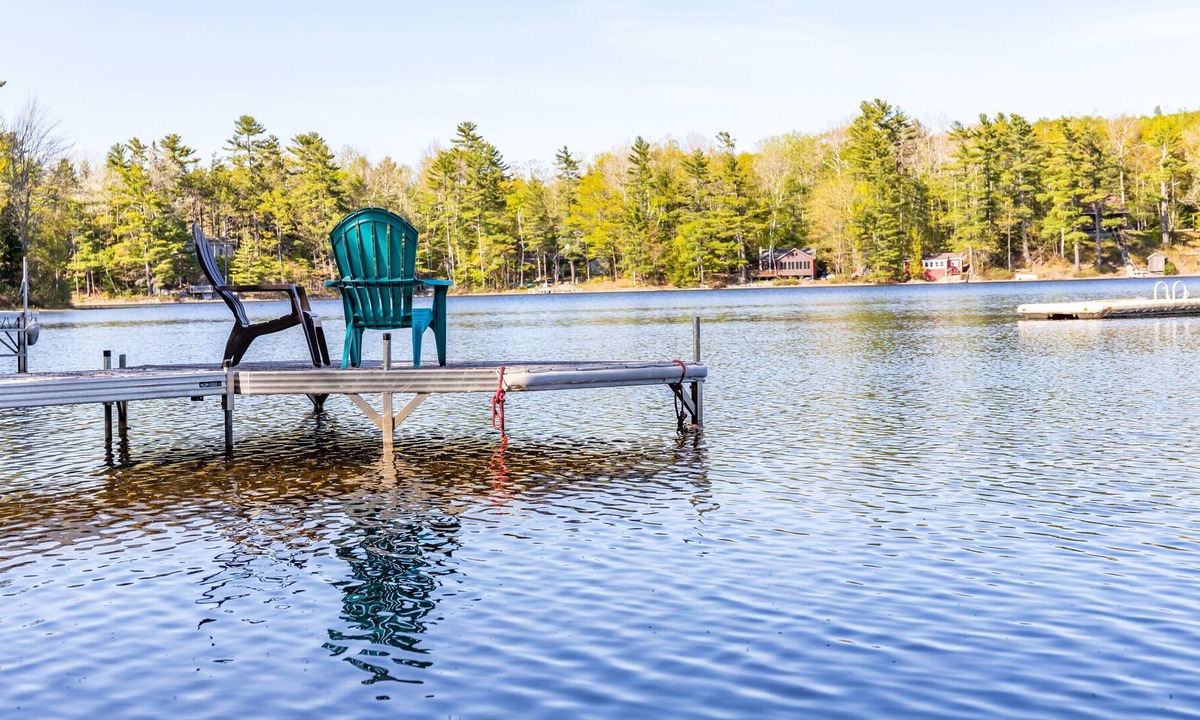 Eddington House | Lakeside Retreat House: Fire pit + Lake + float