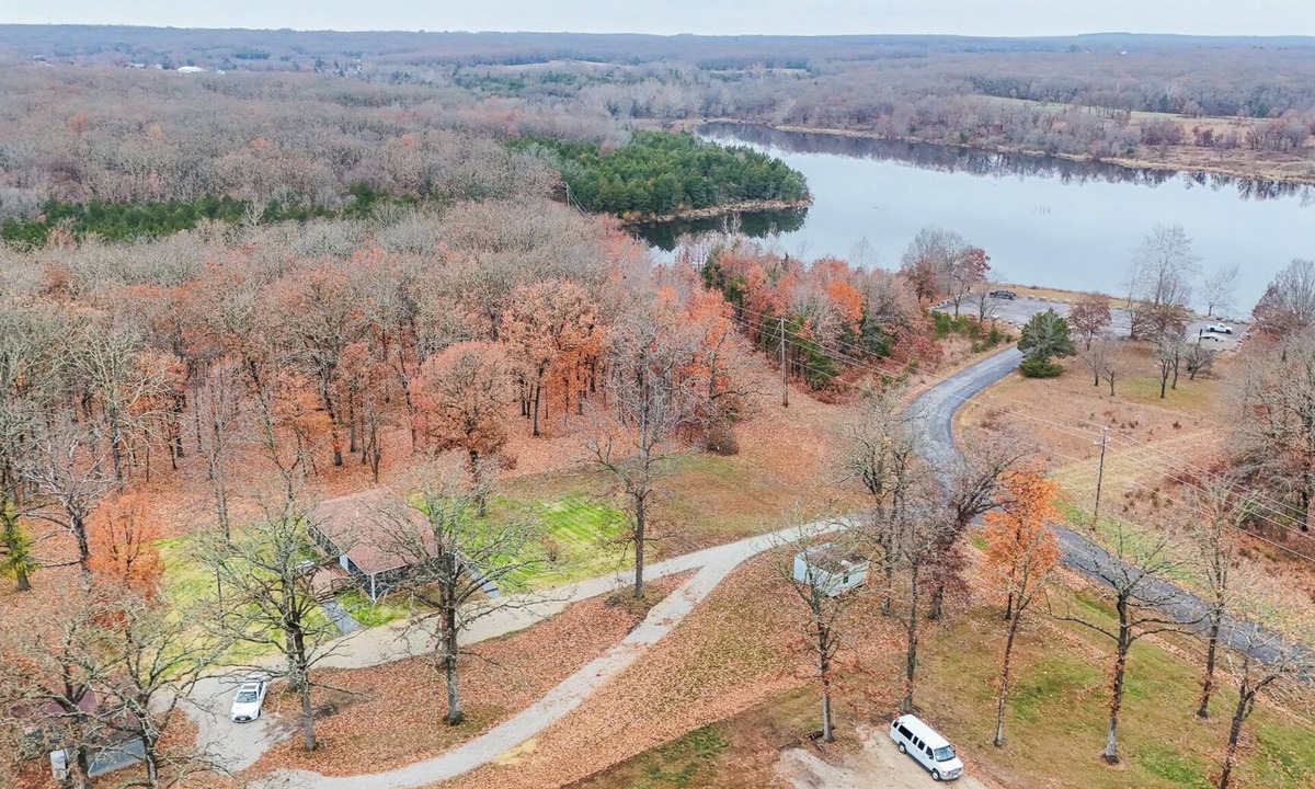 Rolla House | Lakeside Retreat next to Conservation Area