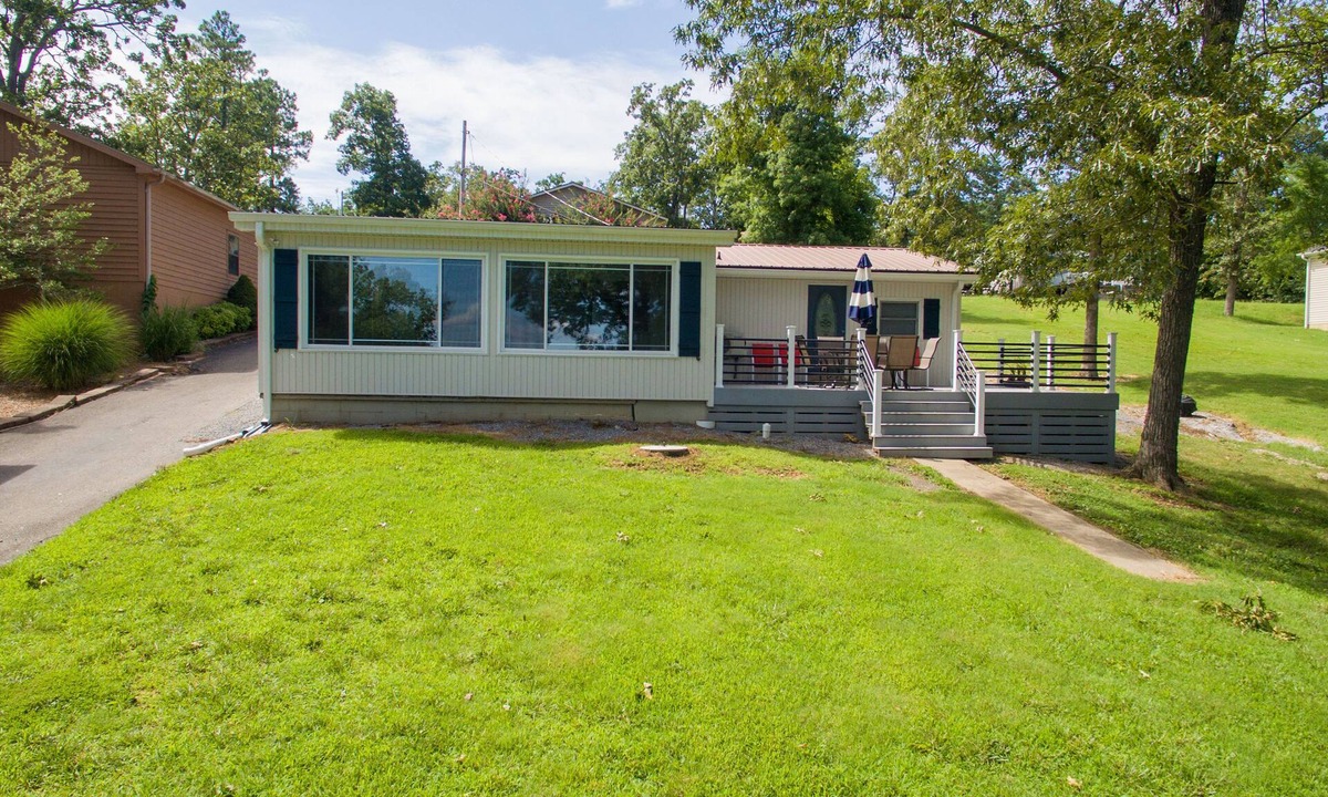Gilbertsville House | Lakeside Retreat at Kentucky Lake