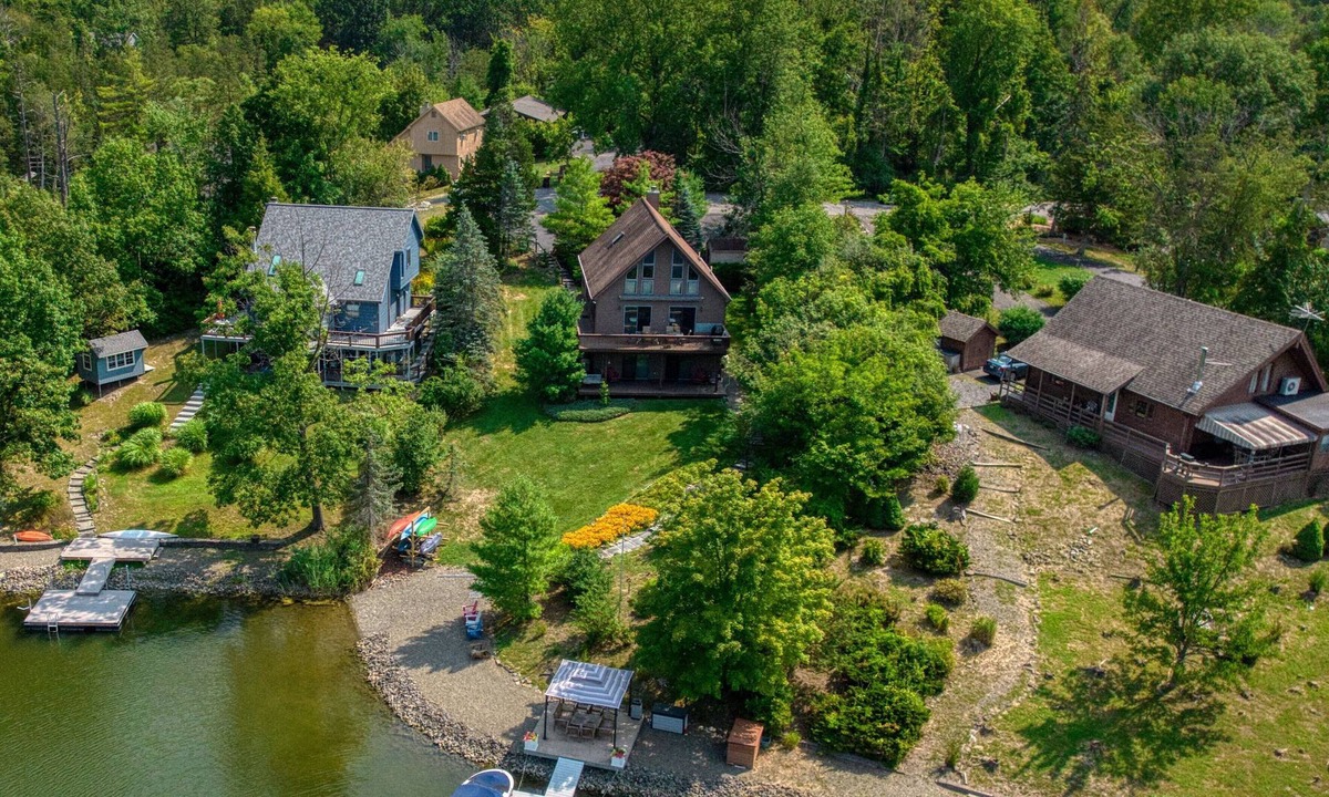 Athens House | Lakeside Retreat with private beach!