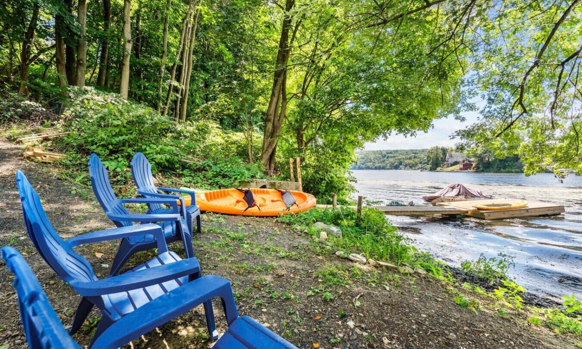 South Britain House | Lakeside Santuary - Southbury