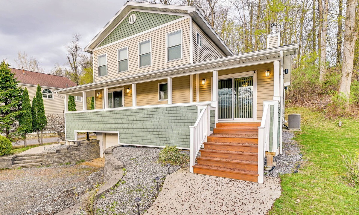 Saratoga Springs House | Lakeside Stay w/Views, Near Saratoga Race Course!