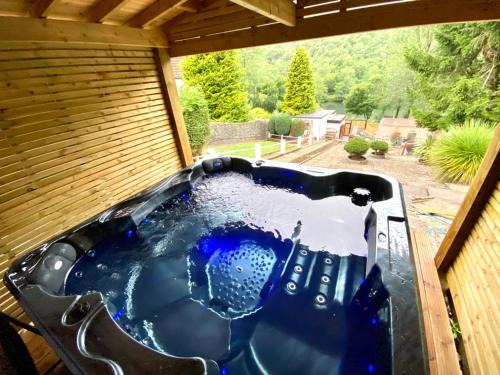 Abertillery House | Lakeside View With Hot Tub