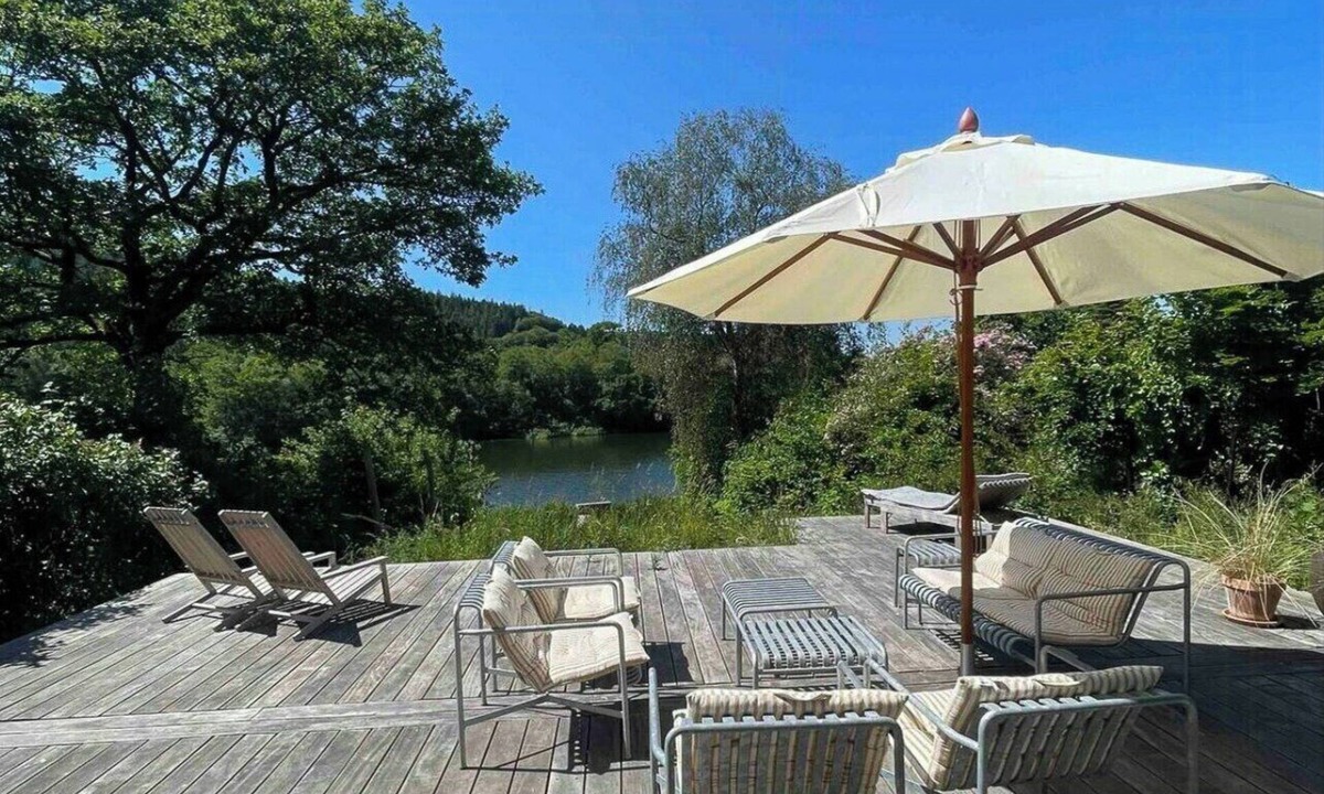 Virklund House | Lakeside villa in scenic Virklund