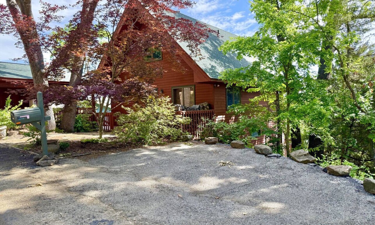 Beaver Shores House | Lakeside Villa Waterfront