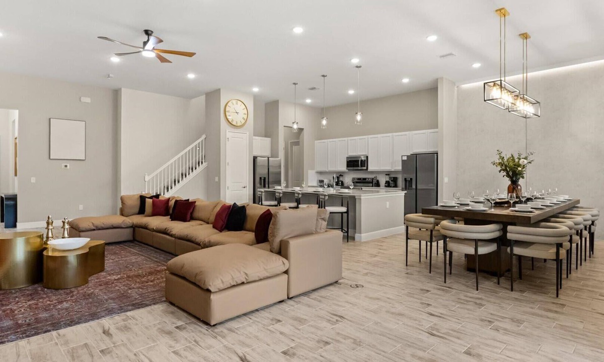 Kissimmee House | Lakeside Villa with Pool, Cinema & Games Room