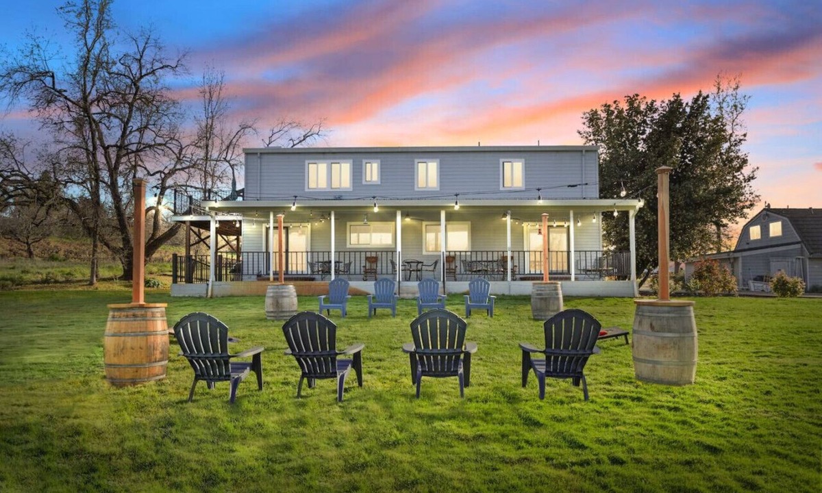 Shenandoah Valley House | Lakeside Vineyard Retreat