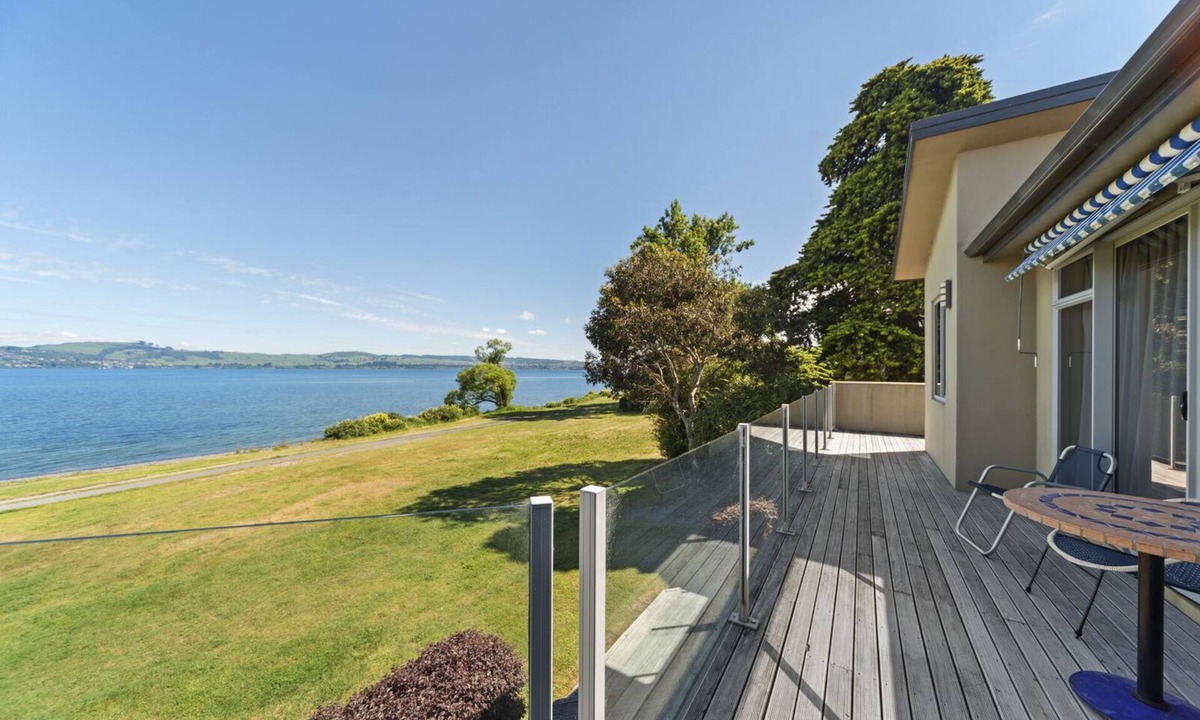 Rainbow Point Cottage | Lakeside Vistas Magic - Rainbow Point Home