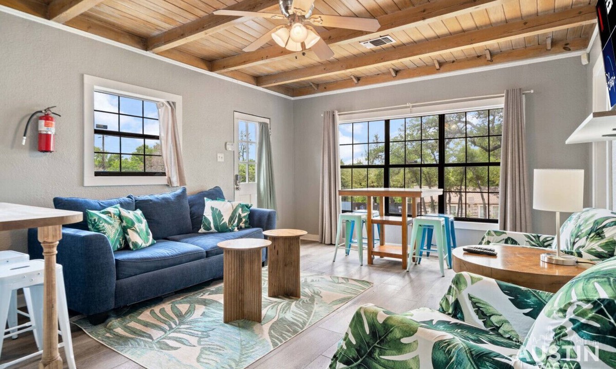Volente Cabin | LakeTravis Bungalow8