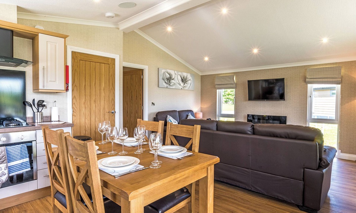 Woodhall Spa Ski Chalet | Lakeview 2 Pet Friendly