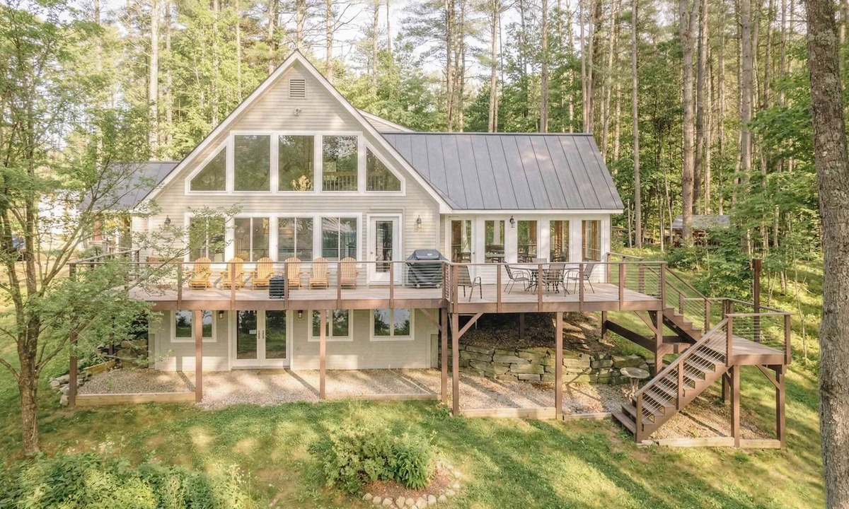 Ludlow House | Lakeview 3-BR Residence 10-min to Okemo