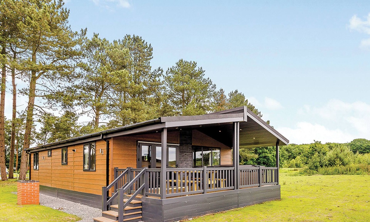 Woodhall Spa Ski Chalet | Lakeview 3 Pet Friendly