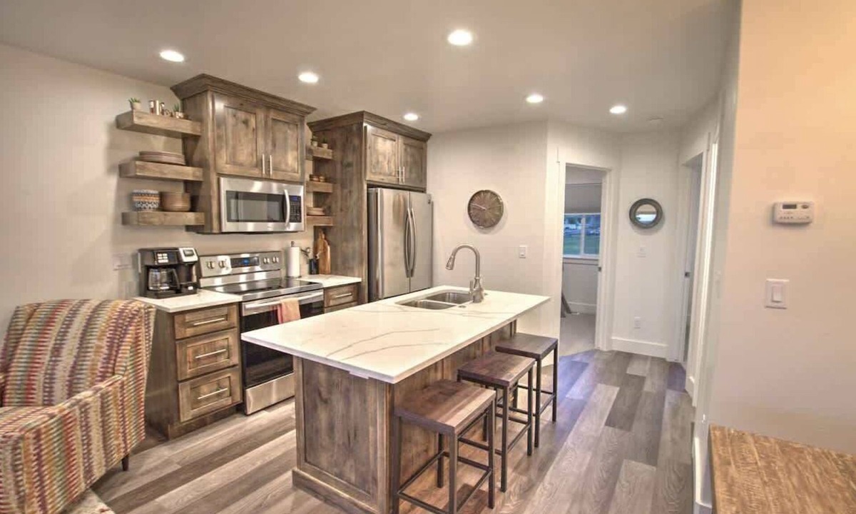 Garden City Condo | Lakeview #33 - Pool, Hot Tub, and Lake Access!