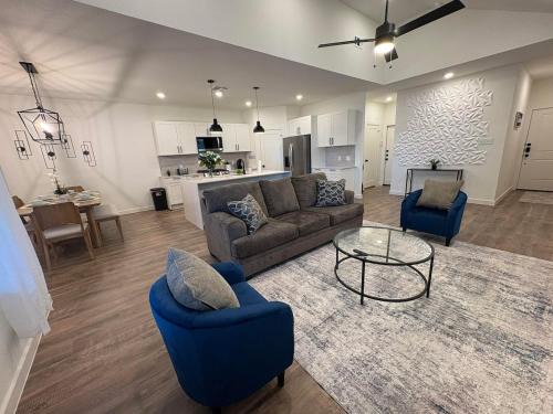 Barrett House | Lakeview 3BR-3BA Dayton Home