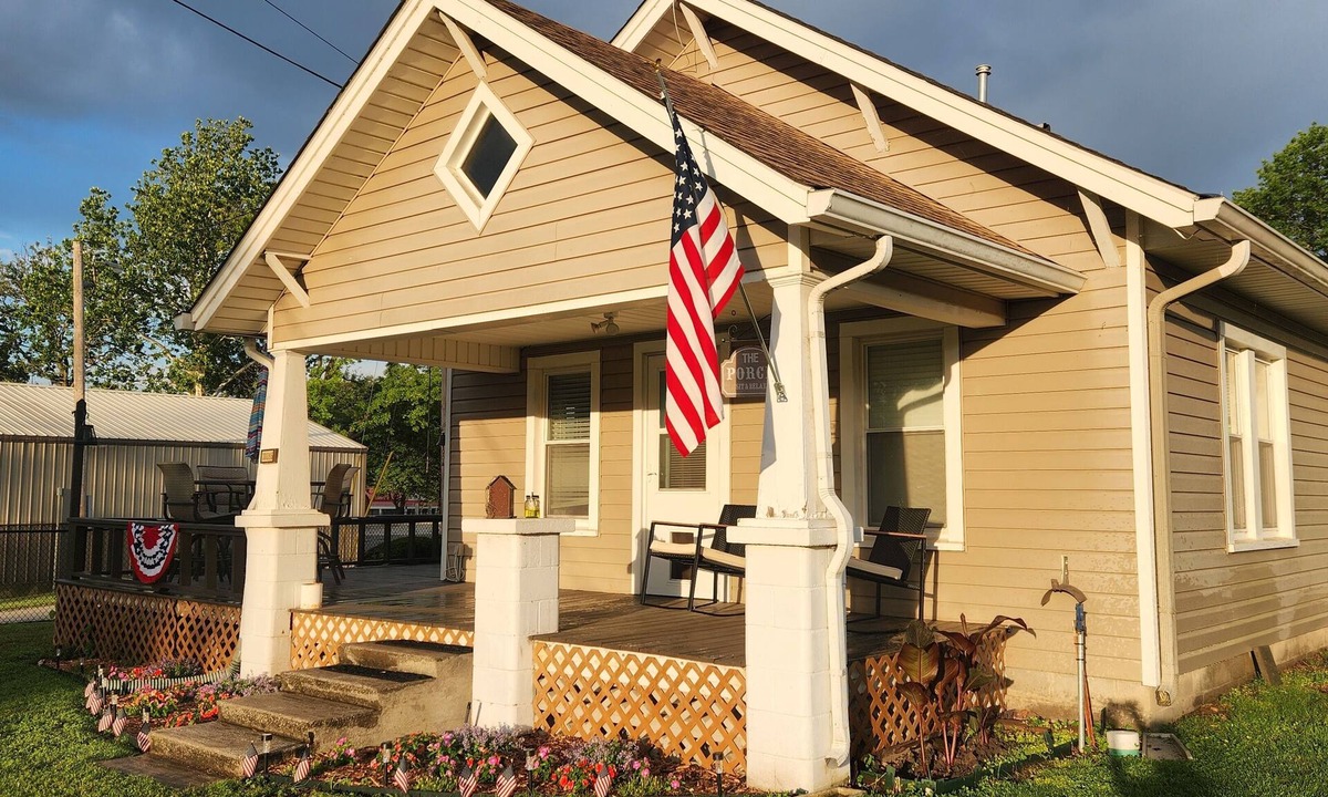 Cleora House | Lakeview, 4 beds, boat parking & ramp, at Red Arrow Marina