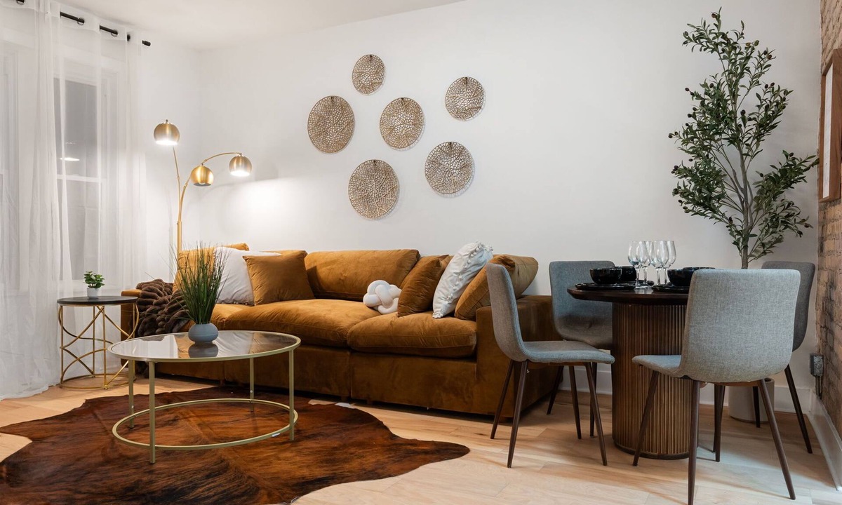 Lakeview Apartment | Lakeview 6BD Group Retreat: Two Apts Side by Side