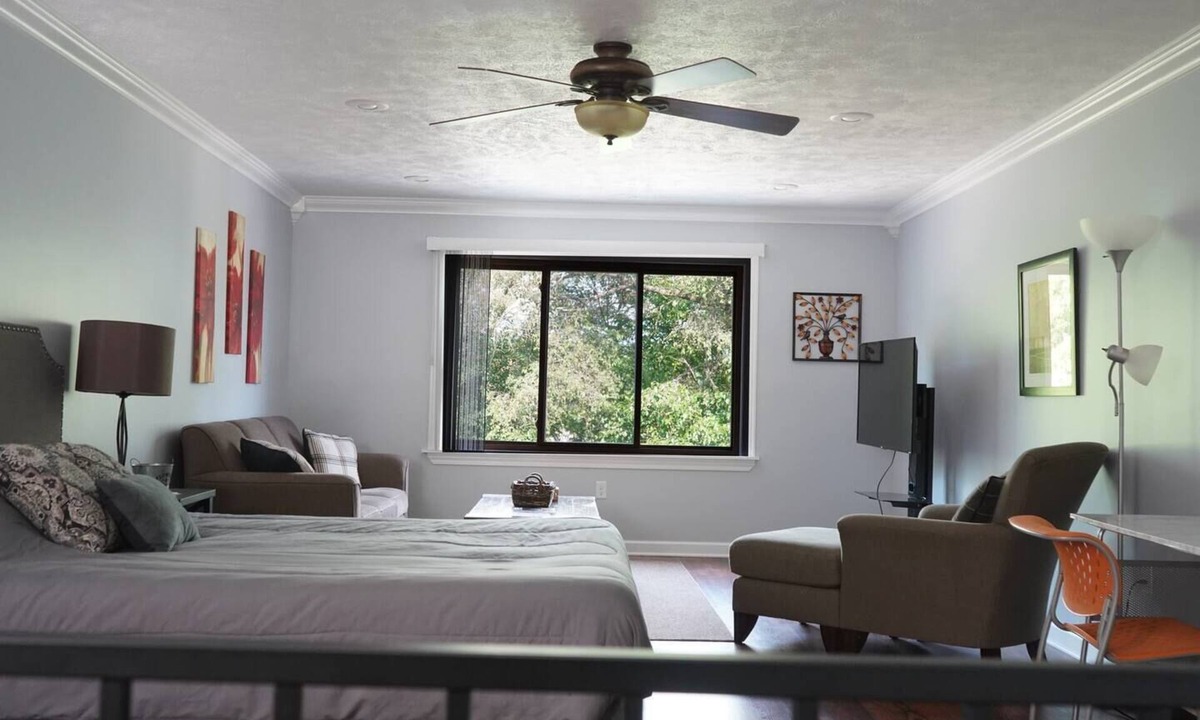 Kent County House | Lakeview Barndomunium