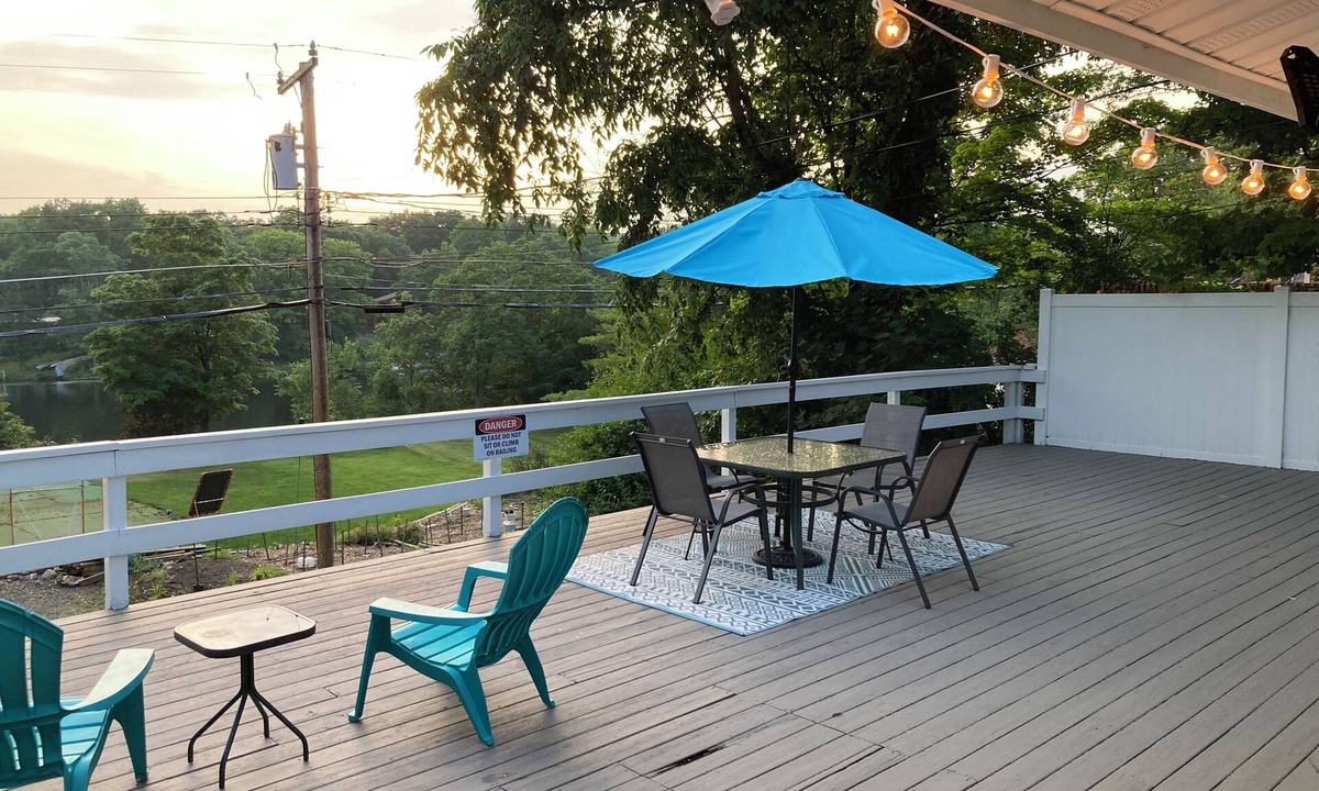 Rotterdam Junction House | Lakeview Cottage