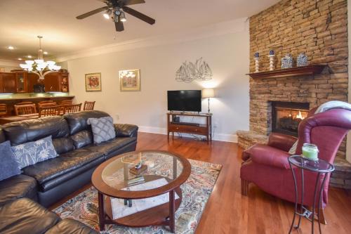 Young Harris Apartment | Lakeview Dreams