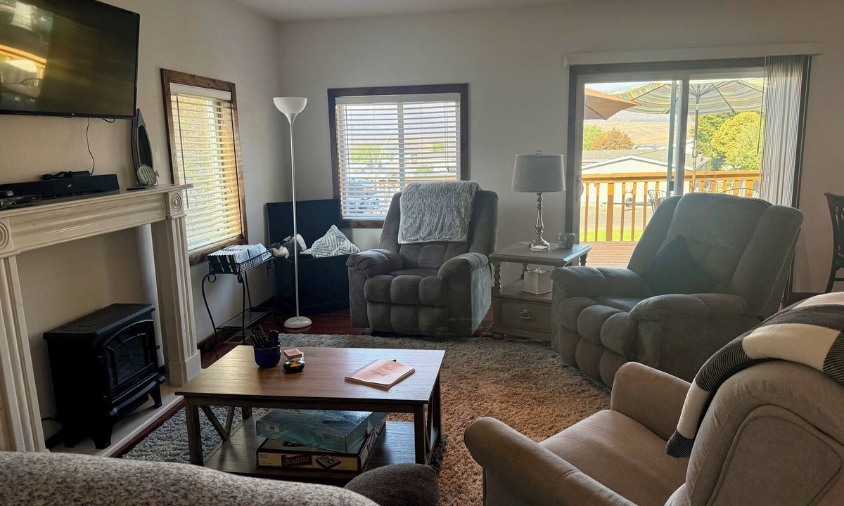 Davenport House | Lakeview Getaway, very close to Marina, Boating, Fishing & Wildlife Paradise!