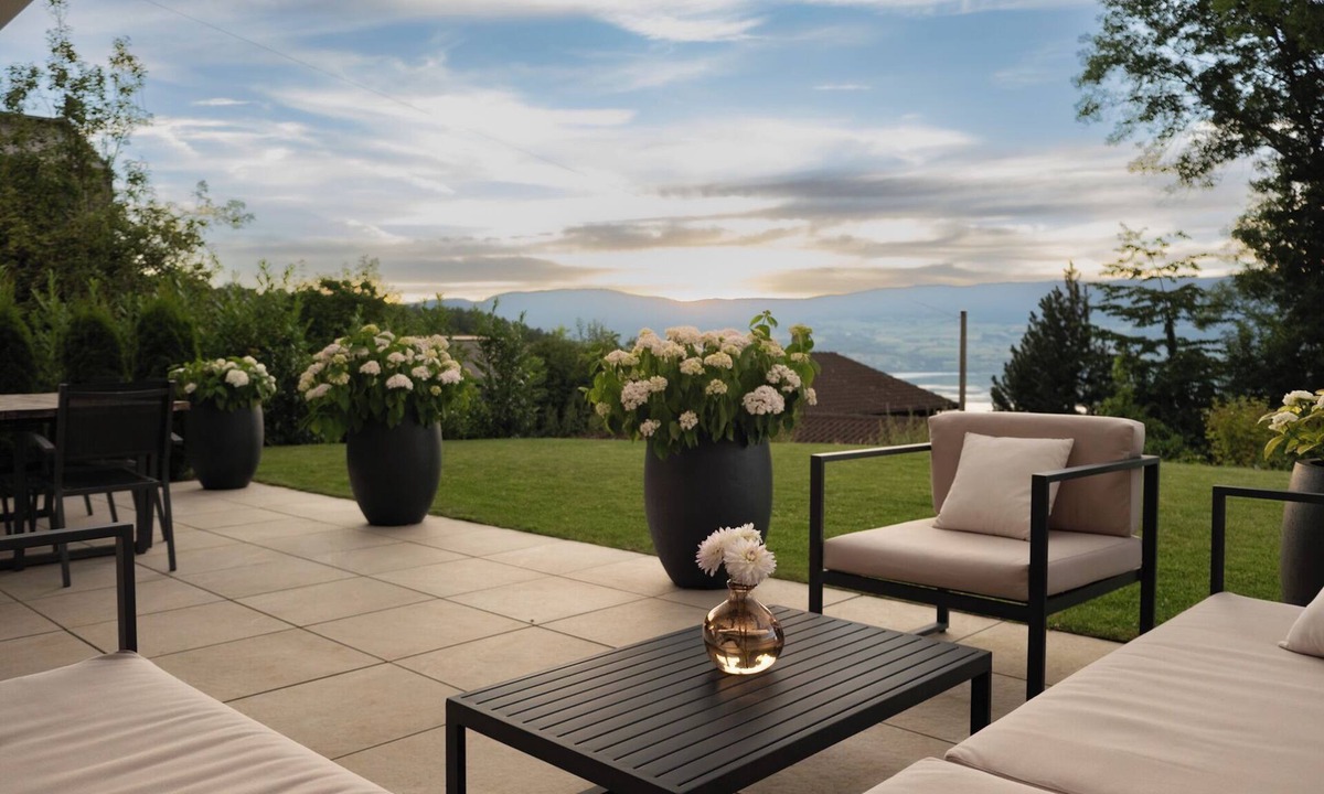 Chatillon Bed & Breakfast | Lakeview Guesthouse with Two Bedrooms & Private Bathroom
