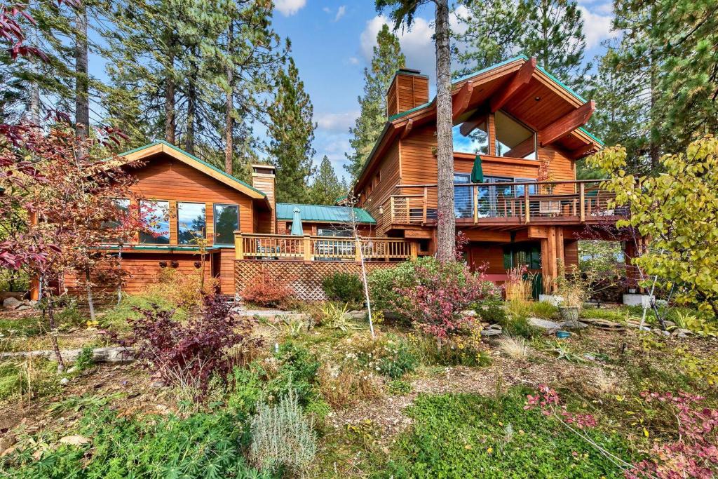 Brockway House | Lakeview Hideaway