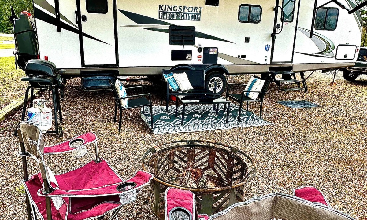 Bivins RV Rental | Lakeview hideaway waterfront camper