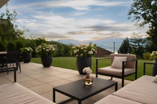 Chatillon House | Lakeview Homestay - Private Guest Rooms & Bathroom