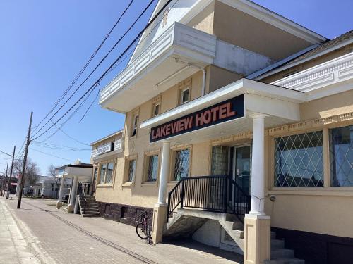 Wawa Hotel | Lakeview Hotel