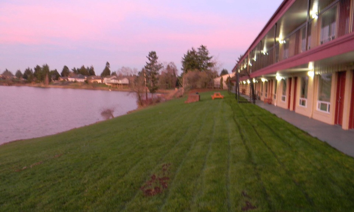 Centralia Hotel | Lakeview Inn Centralia