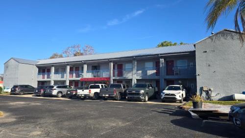 Taylor Creek Hotel | Lakeview Inn & Suites Okeechobee