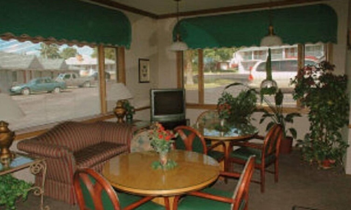 Willmar Hotel | Lakeview Inn