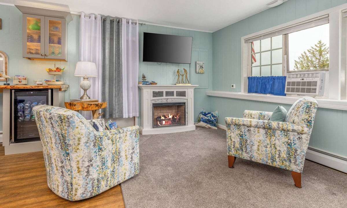 Escanaba Apartment | Lakeview Lodge