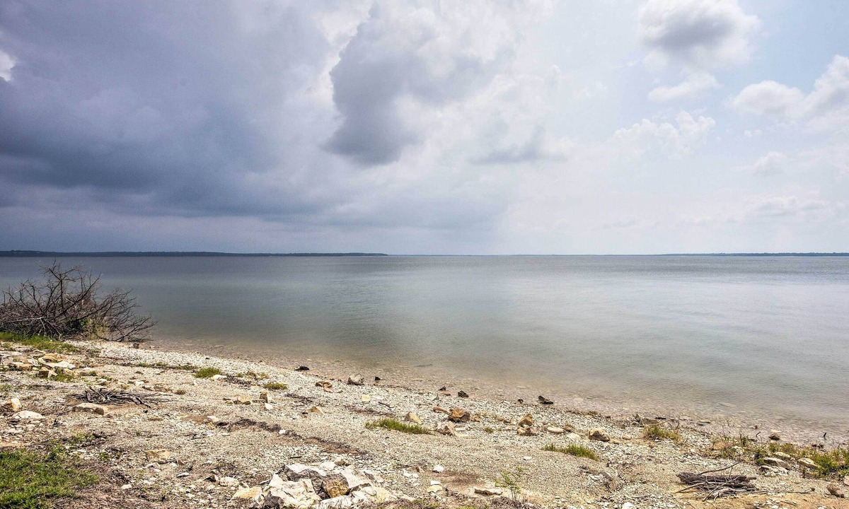 Gordonville Condo | 'Lakeview Lodge' w/ Lake Texoma Beach Access!