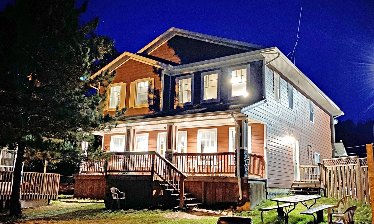 Falcon Lake Ski Chalet | Lakeview Luxury at "The Lookout"
